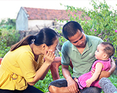 em bé nhà chị oanh