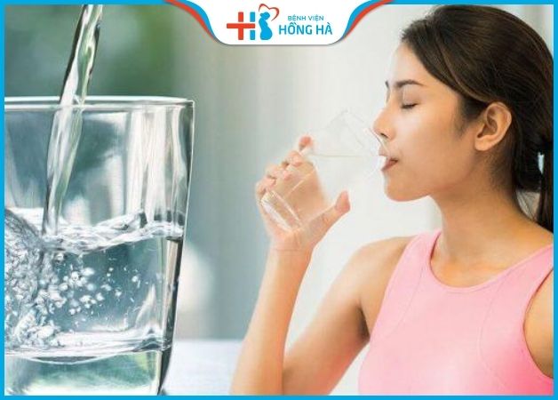 Uống nước đều đặn mỗi ngày là cách tránh mang thai ngoài tử cung