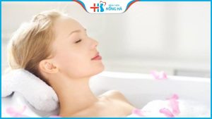 Nâng ngực sau bao lâu được tắm? Cần lưu ý gì khi tắm sau bơm ngực?