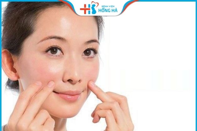 Massage vùng cơ mũi nhẹ nhàng tránh ảnh hưởng đến các cơ quan của mũi.