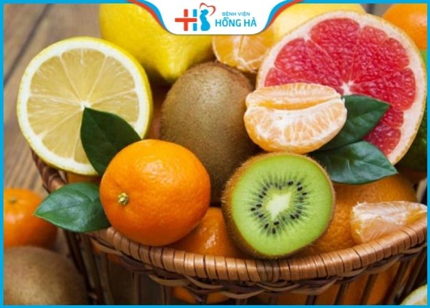 Cần bổ sung nhiều rau xanh, hoa quả giàu vitamin C để vết thương mau hồi phục