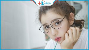 Nâng mũi xong có đeo kính được không – Bác sĩ Thẩm mỹ Hồng Hà giải đáp