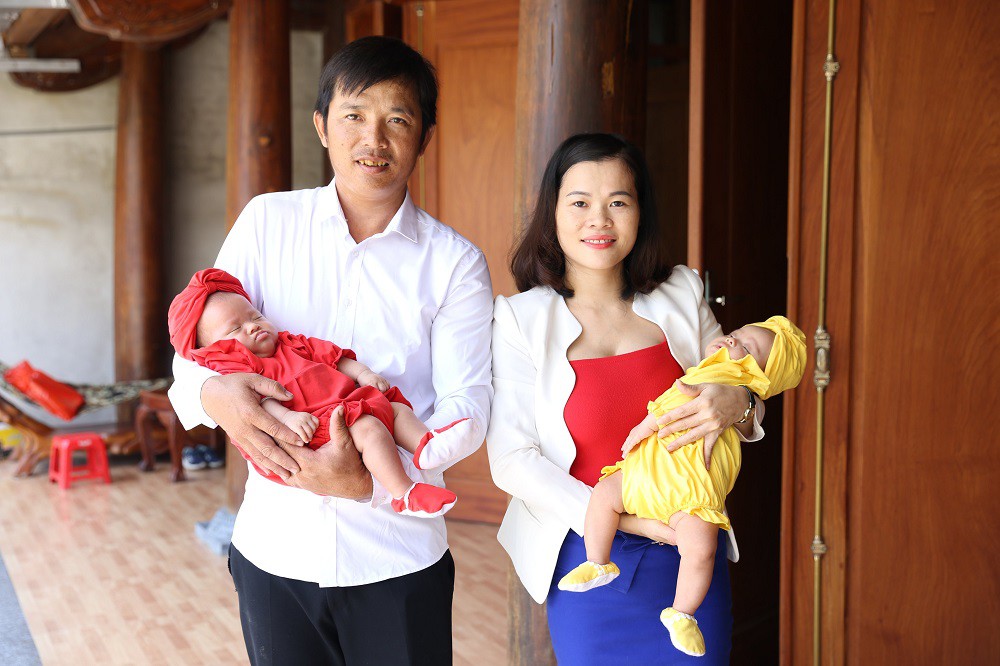 Gia đình chị Tuyết (Thanh Hóa) đã đón được 2 bé sau 10 năm chạy chữa