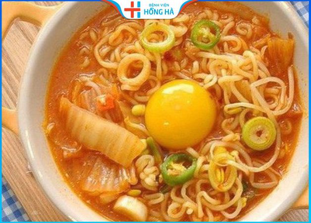 Ăn mì tôm có béo không? 3 Hướng dẫn ăn mì tôm đúng cách