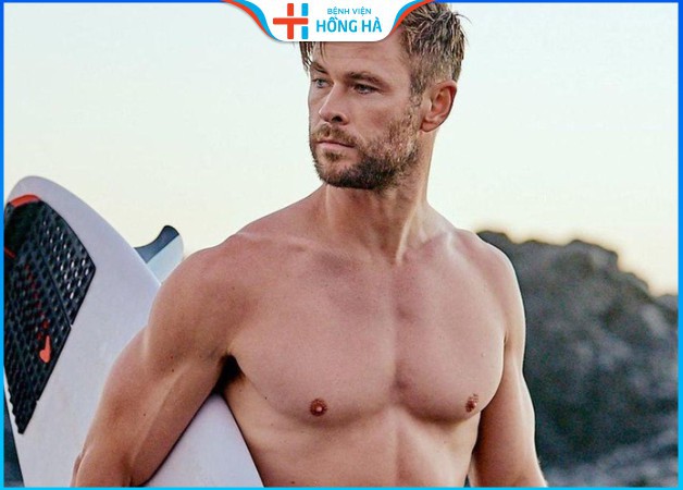Chris Hemsworth điển trai với body 6 múi 