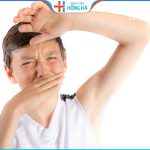 Biểu hiện đổ mồ hôi nách tuổi dậy thì? 6 Cách trị hôi nách cho bé