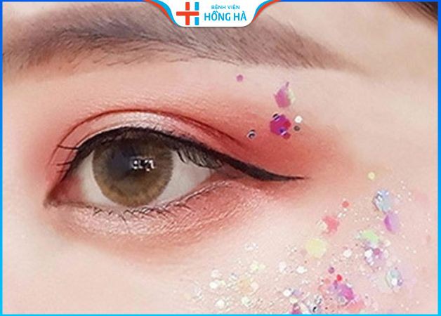 Mắt hoa đào xấu hay đẹp? Cách sửa mắt hoa đào thu hút tài lộc