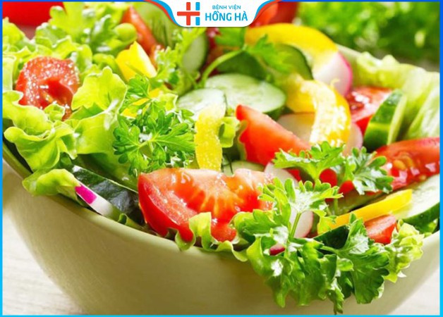 Salad giảm cân với cà chua và dưa chuột