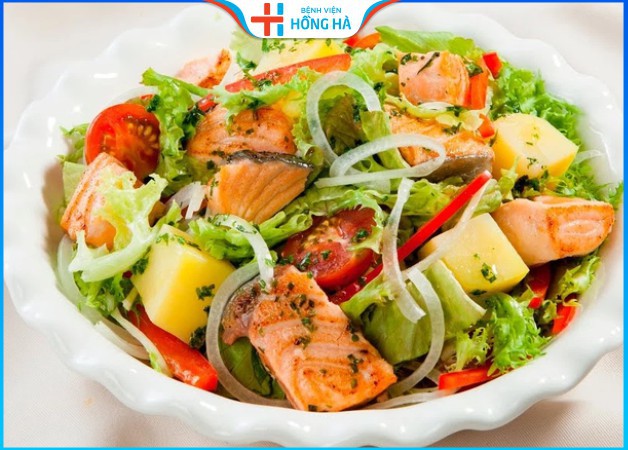 Salad cá hồi giảm cân