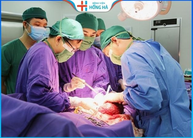 Phẫu thuật là phương pháp được chỉ định để điều trị u tinh hoàn