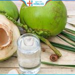 Cắt mí uống nước dừa được không – 4 lưu ý giúp mắt nhanh lành