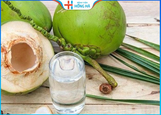 Cắt mí uống nước dừa được không – 4 lưu ý giúp mắt nhanh lành