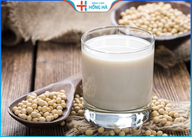 Cắt mí uống sữa đậu nành được không – 4 loại nước nên uống sau cắt mí