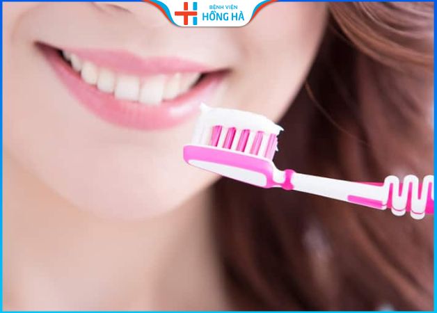 Hỏi – đáp: Độn cằm bao lâu thì đánh răng được?