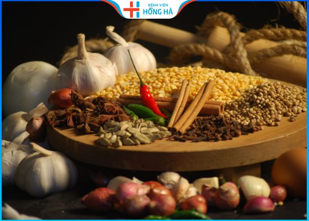 Ăn nhiều thực phẩm nặng mùi gây mồ hôi nách