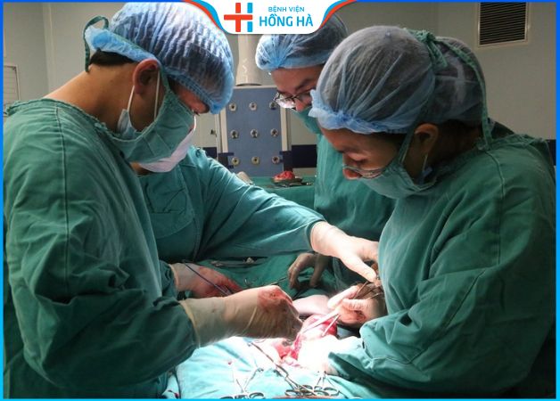Phẫu thuật là phương pháp được chỉ định trong điều trị u xơ tử cung