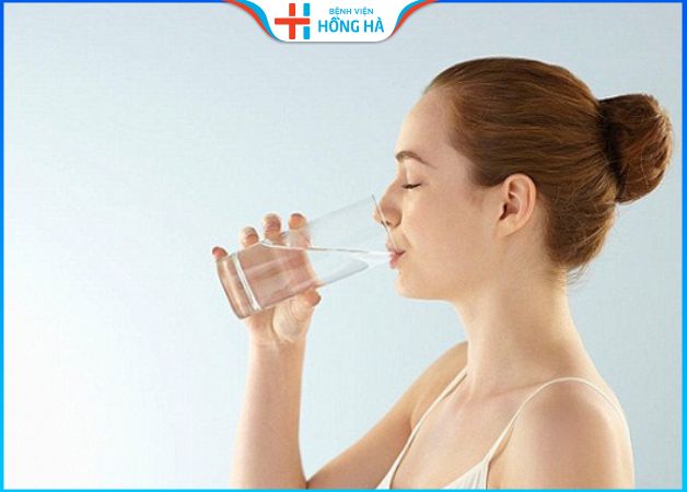 Uống nước thường xuyên giúp săn chắc vòng 1