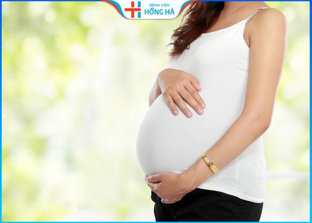 Chị em trong thai kỳ cũng có thể thải ra nước tiểu màu vàng sậm